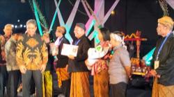 Penghayat Kepercayaan di Solo Terima KTP Baru, Ini Isi Kolom Agama