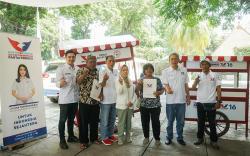 Bagikan Gerobak, Bacaleg Partai Perindo Berharap Bisa Naikkan Omzet Pedagang<