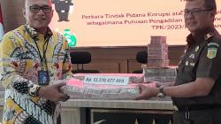 Kejari Bandung Kembalikan Uang Rampasan Perkara Korupsi Rp14,3 Miliar ke Kas Daerah Pemprov Jabar