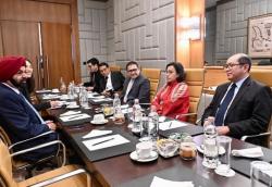 Bertemu Presiden Bank Dunia, Sri Mulyani Tegaskan Komitmen Indonesia Pensiunkan PLT Batu Bara  