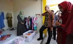 Ganjar Cek Revitalisasi Pasar Wonopolo Demak, Minta Pedagang dan Pengelola Jaga Kebersihan