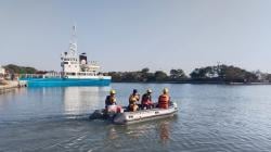 Kapal Terbalik di Perairan Cirebon, 12 Nelayan Selamat 1 Hilang<