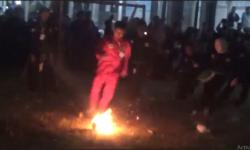 Seru, Warga di Nganjuk Meriahkan Malam Tahun Baru Islam dengan Atraksi Sepak Bola Api 