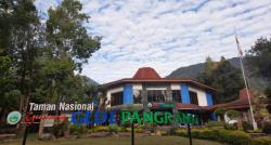 Pengunjung Gunung Gede Pangrango Diminta Sukseskan Kampanye Pendaki Cerdas<