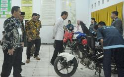 Jokowi Tambah Perlengkapan Bengkel Kendaraan untuk Praktik SMK di Bengkulu