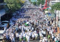 Lautan Manusia Iringi Pemakaman KH Abdullah Munif Marzuqi Langitan Tuban