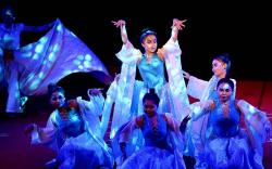 Parade Tari Kontemporer Disuguhkan Puluhan Seniman Bali dan Kalsel