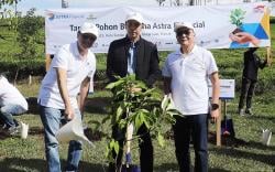 Kembangkan Ekonomi Kelompok Tani Hutan, Astra Financial Tanam 6.600 Pohon di Bogor