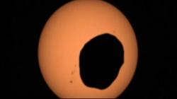 NASA Tangkap Momen Langka Gerhana Matahari Phobos: Menghasilkan Bayangan Menyeramkan