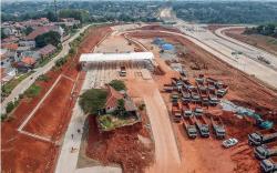 Rumah Belum Digusur Berdiri di Tengah Proyek Jalan Tol Cijago Seksi 3B