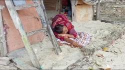 Potret Warga Pesisir Pantai Rembang Pilih Tidur Beralaskan Pasir daripada di Kasur Empuk<