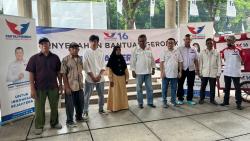 Bacaleg Partai Perindo Indra Wu Bagikan Gerobak ke Pedagang Jakut: Semoga Makin Semangat