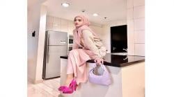 Masyaallah Inara Rusli Pamer Foto Pakai Tas Rp32 Juta di Dapur