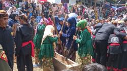 Melihat Tradisi Seren Taun Kasepuhan Cireundeu Sukabumi di Era Modern <