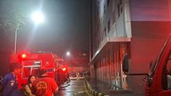 Apartemen Urbantown di Tangsel Terbakar, Kepulan Asap Tebal Membubung Tinggi