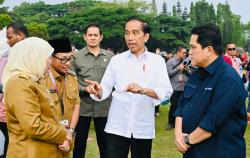 Gelar Pasar Rakyat, Menteri BUMN Bagikan 3.000 Paket Sembako di Malang