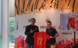 Diperkenalkan Persija Jakarta, Oliver Bias Pasang Target Juara Liga 1 2023/2024
