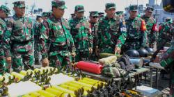 Pangkogabwilhan II Gelar Apel Pasukan dan Peralatan Tempur di Dermaga Madura