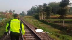 Gadis Cantik Tewas Terkapar di Pinggir Rel KA Tasikmalaya, Jasad Korban Mengenaskan<