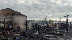 Penampakan 10 Rumah Rata Tanah usai Terbakar di Kolaka, Ada 2 Motor Gosong Tinggal Rangka