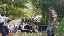 Kecelakaan di Cianjur, Truk Fuso Diduga Rem Blong Terjun ke Jurang 5 Meter, Sopir Luka<