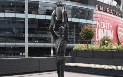 Kenang The Invincibles, Arsenal Perkenalkan Patung Arsene Wenger