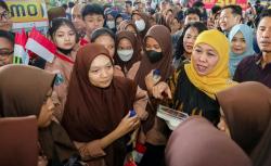 Gubernur Khofifah Minta Kacabdin Tertibkan Sekolah yang Masih Jual Seragam 