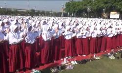 Merinding, 100.113 Pelajar di Jombang Baca Selawat Tibbil Qulub hingga Pecahkan Rekor MURI 