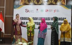 OJK Berikan Literasi Keuangan kepada Perempuan Berkemajuan Riau