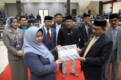 Hadiri Rapat Paripurna, Bupati Pasangkayu Bahas Ranperda Pengelolaan Keuangan Daerah