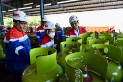 Sidak di Bali, Dirut Pertamina Tak Segan Tindak Tegas Pangkalan LPG Nakal