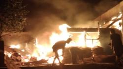 Gudang Bahan Kerupuk Dorokdok di Garut Terbakar Hebat, Polisi Turun Tangan<