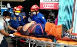 Pria Obesitas 130 Kg Dievakuasi gegara Sulit Jalan, 11 Orang Petugas Damkar Dikerahkan<
