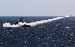 Hancur Lebur, KRI Slamet Riyadi Jadi Sasaran Tembak 4 Rudal Kapal Perang TNI AL