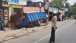 Kecelakaan di Tebingtinggi, Truk Sawit Tabrak 2 Ruko dan Motor hingga Rusak Parah