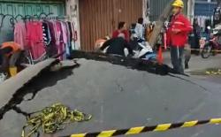 Heboh Aspal Jalan di Surabaya Meletus Membentuk Gunungan 1 Meter, Fenomena Apa? <