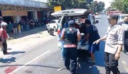 Kecelakaan di Mojokerto, Buruh Pabrik Kerupuk Tewas Ditabrak Truk dari Belakang<