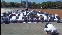 Ratusan Guru Terima SK ASN PPPK, Sujud Syukur hingga Jalan Kaki Boyolali-Sukoharjo<