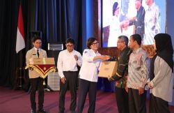 Haru, Mahasiswa Baru UGM dengan UKT Nol Rupiah Diberi Laptop <