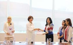 Ketum Kartini Perindo Liliana Tanoesoedibjo Serahkan SK Pengangkatan kepada Ci Mehong dan Venna Melinda