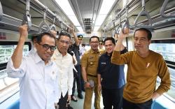 Momen Presiden Jokowi Jajal Kereta LRT Jabodebek