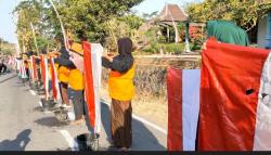 Sambut HUT ke-78 RI, Ratusan Warga Boyolali Cuci Bendera Merah Putih di Jalan