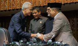 Ganjar Kenang Pasang Surut Hubungan dengan DPRD Jateng: Saling Mengisi dan Mengoreksi <