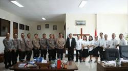 Perkuat Silaturahmi, Kapolres Tomohon Datangi Kantor Sinode GMIM
