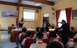 Melalui Program KKN, Warga di Kabupaten dan Kota Magelang Siap Melek Literasi Digital