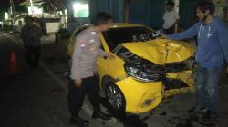Honda Brio Ringsek Tabrak Tiang Telepon di Bayongbong Garut, Sopir Luka Ringan<