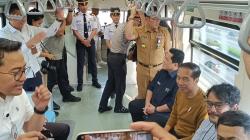 Presiden Jokowi Coba LRT: Nyaman dan Semuanya Lancar, kalau Ada Kekurangan Diperbaiki