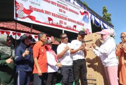 Gelaran Jalan Sehat Semakin Meriah, Wabup Merlan: Hadiah dari Wakil Ketua DPR RI Berkesan