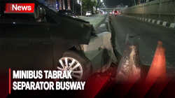 Minim Penerangan, Minibus Tabrak Separator Busway Matraman dan Dihantam Motor dari Belakang