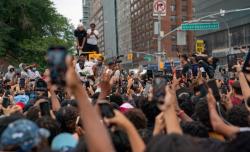 Influencer Kai Cenat Bagi-Bagi Hadiah di New York Picu Kerusuhan, Banyak Korban Luka